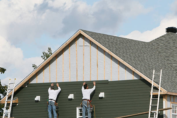Professional Siding technician working in Union, OR